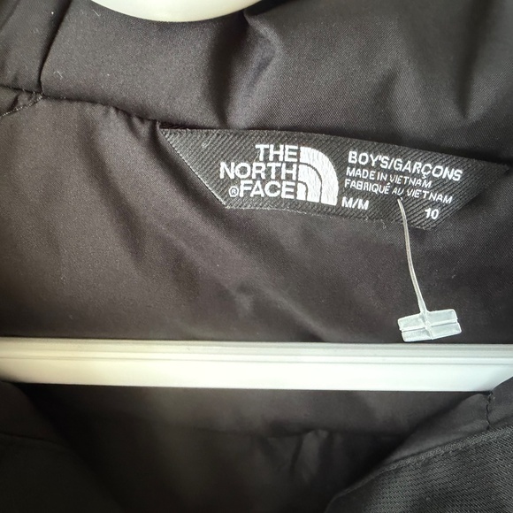 LIKE NEW - YOUTH SZ 10 MEDIUM NORTH FACE WINTER COAT - Picture 2 of 5